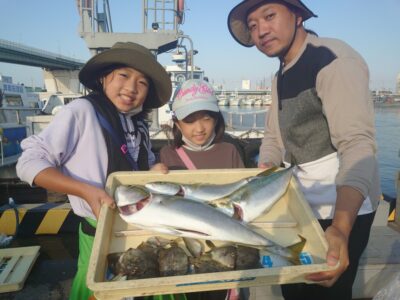 <p>鈴木様 旧一文字赤灯内向き</p><p>飲ませ釣りでハマチとメジロ！他にもあとハマチが3本釣れたそうですがリリース♪</p><p>1番大きいのはお子さんが釣ったそうです！</p>