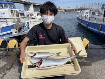 <p>児玉様（船長じゃないよ）沖の北 ショアジギでハマチとメジロ！渋い状況の中お見事♪</p>