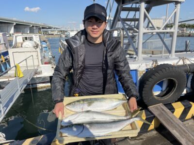 <p>匿名様　沖の北　ショアジギ・飲ませ釣りでメジロ3匹♪♪</p>