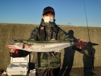 <p>沖の北 ショアジギでサワラ！初サワラとのこと、おめでとうございます♪</p>