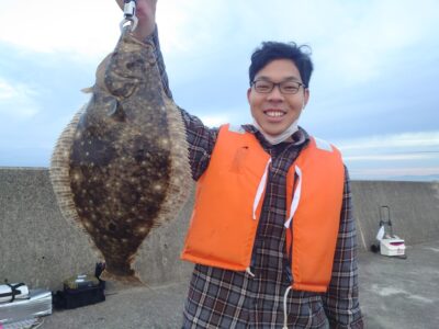 <p>沖の北 船着近くの内向き 胴突飲ませでヒラメ！7時前にヒット！</p>