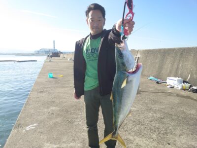 <p>カワムラ様 沖の北 飲ませ釣りでブリ！</p>
