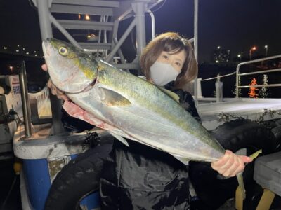 <p>中島様　沖の北　飲ませ釣りで80cmのブリ！！！！！午後の釣果です♪飲ませは昼からでも1発ありますね〜^ ^おめでとうございます！！</p>