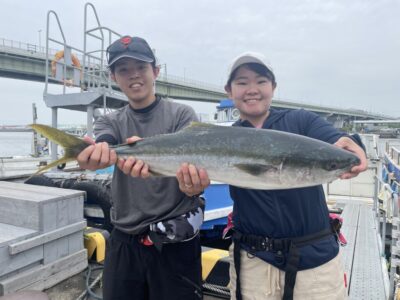 <p>坂本様　沖の北　ショアジギで74cmのメジロ！！！9時頃にヒット♪</p>