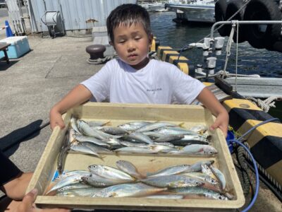 <p>たいし君　沖の北　サビキ釣りで豆アジ〜小アジ・サバ多数♪♪</p>