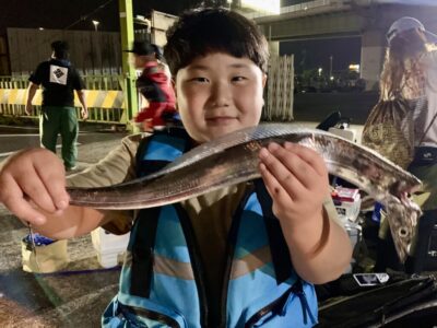 <p>エミト君　沖の北テンヤ仕掛けで人生初🐟タチウオ🎣　㊗️おめでとうございます㊗️</p>