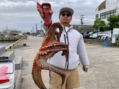 <p>林様　沖の北　タコエギでタコ1.9kg🐙　他に1kg弱のタコ2杯🐙</p>