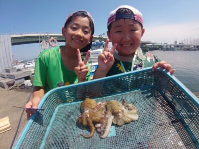 <p>旧一文字3番 タコエギで新子タコ🐙暑いなかよく頑張りました♪</p>