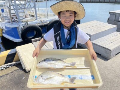 <p>英マン様　沖の北　ショアジギ(マキマキ・キシイチSPピンク)でキビレ2匹🎣</p>