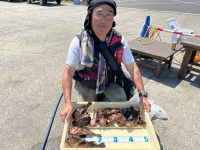 <p>渡辺様　旧一文字赤灯　探り釣り(キビナゴ)でガシラ23cmまで多数🎣</p>