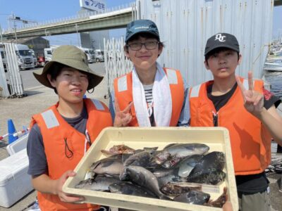 <p>みつ様・TM様・城山様　沖の北　シラサエビでの胴突き・ウキ釣りとサビキ釣りでグレ・ガシラ・メバル・アジ・サバGET🎣</p>