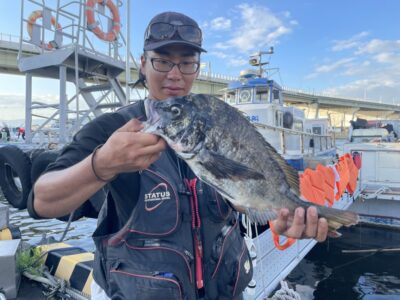 <p>萩田様　沖の北　ふかせ釣りでチヌ42cm🎣</p>