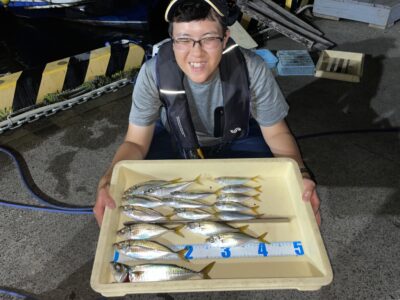 <p>泉大津店スタッフ　アーリー様　沖の北　サビキ釣り(竿下)でアジ21cmまでとサバ27cm🎣</p>