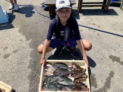 <p>三津谷レオ君　沖の北奥の方　エビ撒き釣りでグレ7尾　良型ガシラ6尾　キス6尾🎣</p>