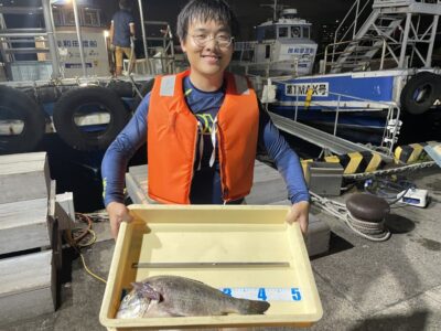 <p>王 様👑　沖の北　シャアジギでチヌ42cm🎣おめでとうございます♪♪</p>