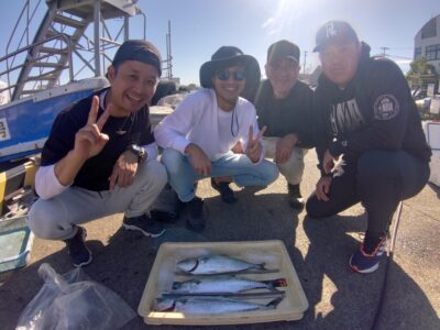 <p>NFC様 沖の北 ショアジギでサゴシとハマチ！4人で来て魚が3つ…釣ってない人が……。</p>