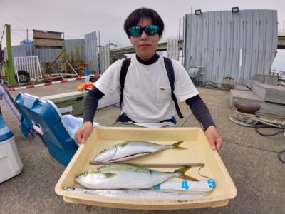 <p>沖の北 外向き テンヤで朝タチウオ！ショアジギでハマチ！タチウオは足元でちょっと見えてたみたいです。</p>