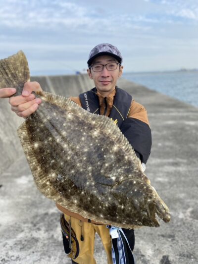 <p>暁君 沖の北外向き 飲ませ釣りでヒラメ！8時頃にヒット！</p>