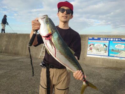 <p>駒田様 沖の北 飲ませ釣りでブリ！7時便でお預りしました。</p>