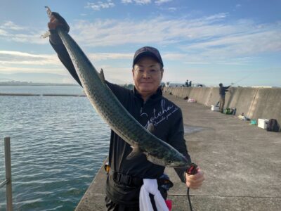 <p>久田様 沖の北 ショアジギでサワラ83cm！！！8時頃ボトムから巻上げ10シャクリくらいでヒット！ワイヤーリーダーつきです♪</p>