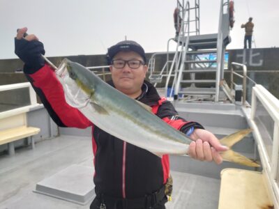 <p>楠本様 沖の北 ウキ飲ませ釣りでメジロ！この後もハマチ追加♪</p>