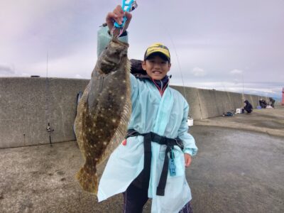 <p>沖の北内向き 飲ませ釣りでヒラメ！初ヒラメおめでとうございます！11時にヒット！</p>