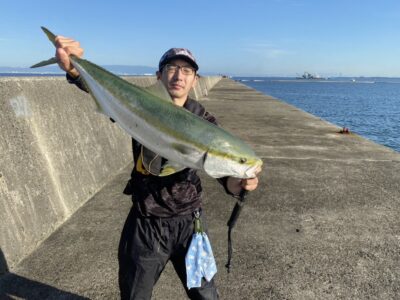 <p>暁様 沖の北 飲ませ釣りでブリ！まわりで先に釣られてちょい焦り…。</p>