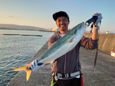 <p>炭家様 沖の北 飲ませ釣りでブリ80cm！昨日は2回切られたそうですが、今日はしっかりキャッチ♪初ブリとの事でした。おめでとうございます♪</p>