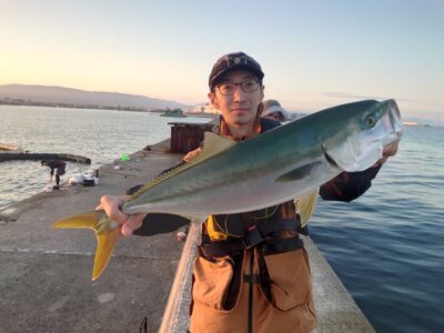 <p>あきら君 沖の北 飲ませ釣りでメジロ！6時すぎにヒット！</p>