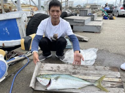 <p>ニイミ様　沖の北　飲ませ釣りでメジロ75cm🎣おめでとうございます♪</p>