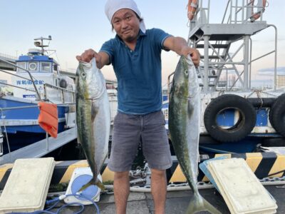 <p>匿名様　沖の北　飲ませ釣り　メジロ75cm〜77cm🎣　午後便からの釣果です♪♪</p>