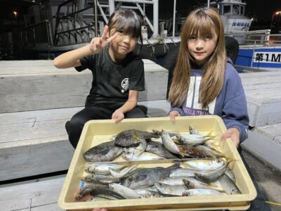 <p>まな&ここちゃん　旧一文字赤灯　サビキ釣り(竿下)で中アジ23cmまで多数🎣胴突き探りではグレ・ガシラ・イシガキダイもGET♪♪</p>