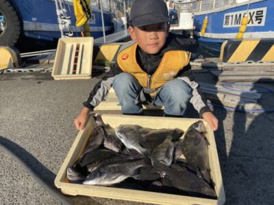 <p>高野様　旧一文字赤灯　紀州釣り　チヌ3枚とグレ多数🎣</p>