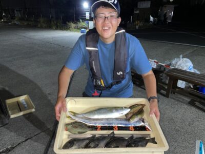 <p>MAX泉大津店　アーリー様　沖の北にてショアジギでハマチ🎣　旧一文字赤灯では胴突き探り釣りでグレ・カワハギ・ベラにテンヤ(ドジョウ)で太刀魚⚔️16時間釣行お疲れ様でした^ ^</p>