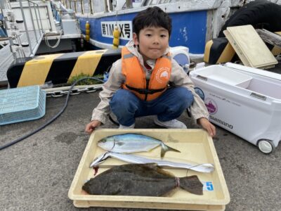 <p>こうた君　沖の北　朝イチはテンヤで太刀魚⚔️ハマチはルアーで、ヒラメは飲ませサビキでGET🎣おめでとうございます^ ^</p>