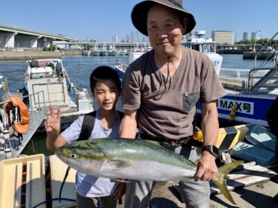 <p>松本様　沖の北　呑ませ釣りで鰤81cm🎣　8:30頃の釣果🐟</p>