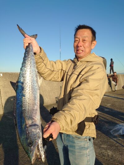 <p>サワラハンター白江様 沖の北 ショアジギでサワラ94cm！！！めっちゃ太かったです♪追記、4.7kgありました♪</p>