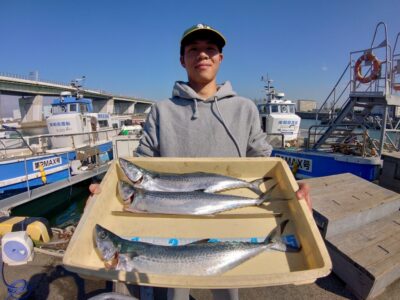 <p>八木様 沖の北 ショアジギでサゴシ！6時半頃にヒット！</p>