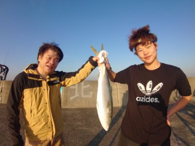 <p>西川様 沖の北 飲ませ釣りでブリ！7時半頃にヒット！</p>