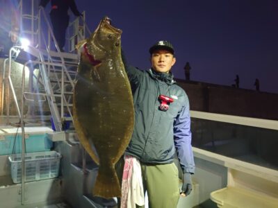 <p>マックススタッフ赤坂さん 沖の北内向き 胴突飲ませでヒラメ68cm！！！まだ真っ暗な5時半頃にヒット！毎回入る場所はバラバラなんですが、よく釣りよる…。すごい。竿下らしいです。</p>