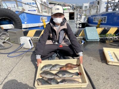 <p>れお君　旧一文字カーブ　ふかせ釣りでグレ・チヌ・ガシラ🎣</p>