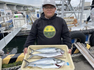 <p>福井様　沖の北　ショアジギでサゴシ3匹にハマチ🎣</p>