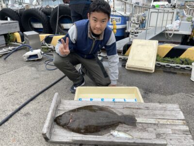 <p>定金様　沖の北　アジ飲ませ　ヒラメ56cm🎣良型おめでとうございます^ ^</p>