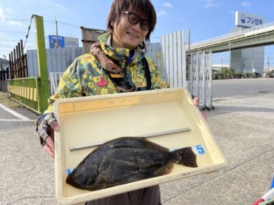 <p>八幡様　沖の北　アジ飲ませ　ヒラメ47.5cm🎣初ヒラメおめでとうございます🎊</p>