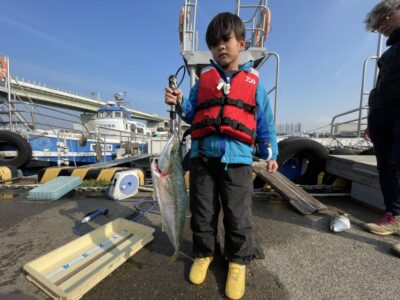 <p>はるき君　沖の北  アジ飲ませ　メジロGET^ ^</p>