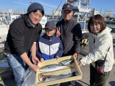 <p>島内御一行 様　沖の北　アジ飲ませ釣りでハネ・ハマチ🎣サヨリも専用仕掛けでGET♪♪</p>