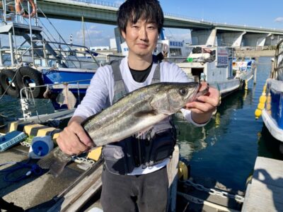 <p>三原様　沖の北　メタルバイブでシーバス🎣</p>