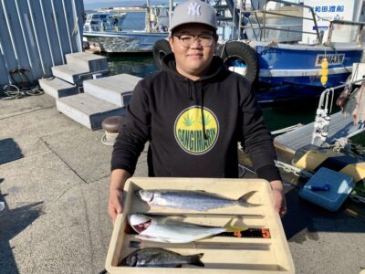 <p>福井様　沖の北　呑ませ釣りでハマチ　ルアーでサゴシ　サビキでチヌ🎣</p>