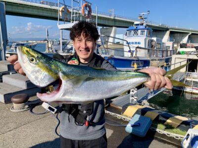 <p>真鍋様　沖の北　呑ませ釣りでメジロ🎣</p>