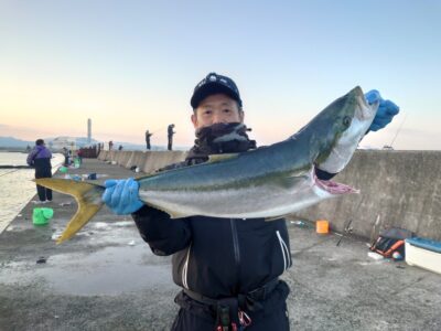 <p>兵埜様 沖の北 飲ませ釣りでブリ！</p>